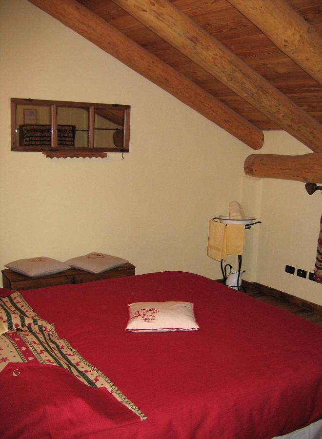 Les Chevreuils Apartment *